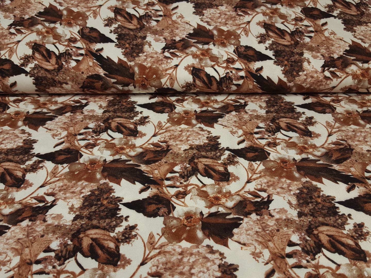 Viskosetwill Flowers creme/fuchsbraun/beige