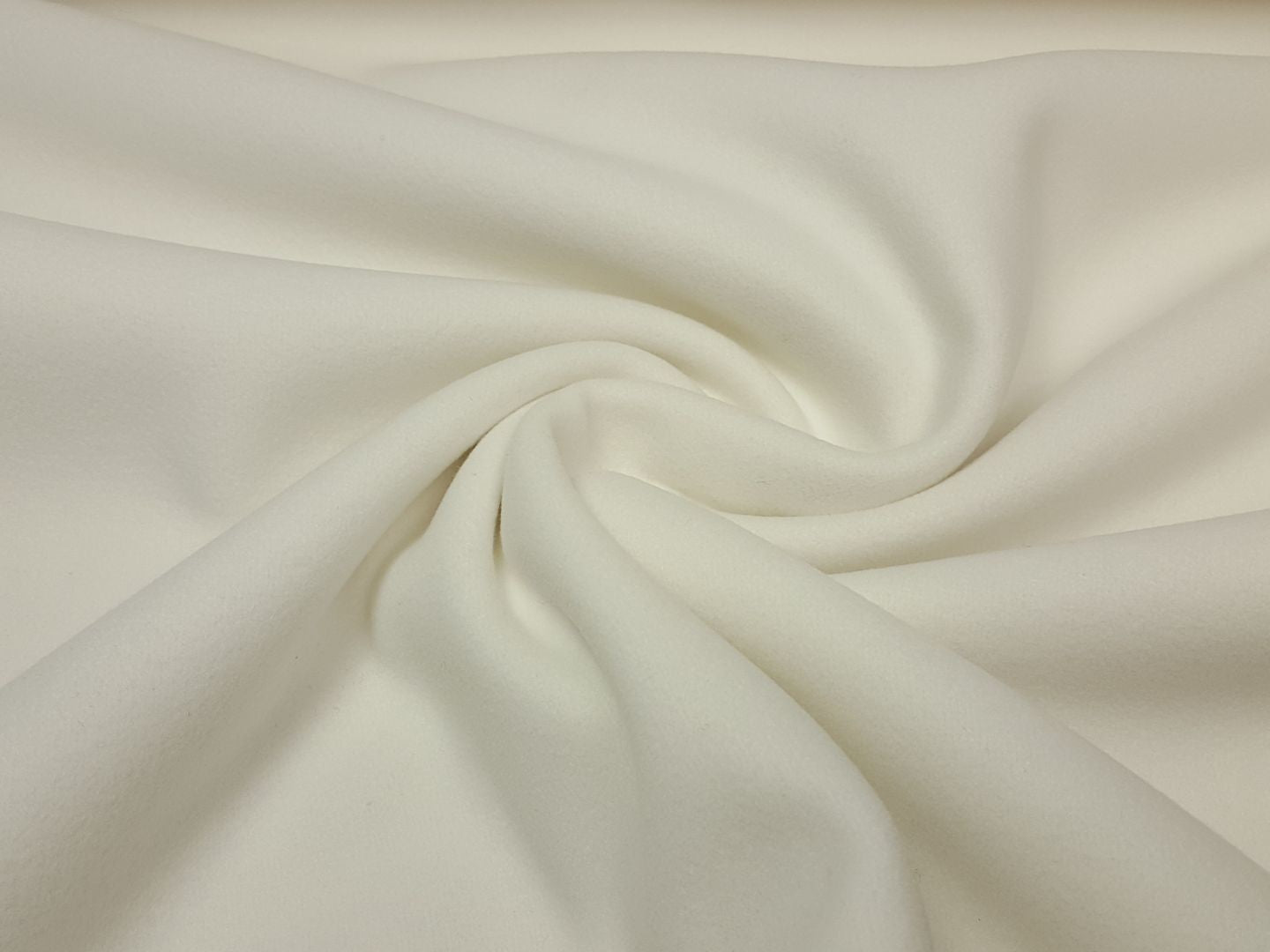 Glasgow Mantelvelours offwhite