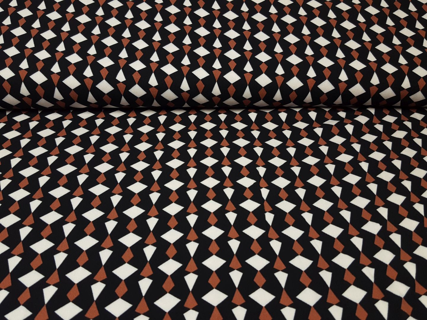 Graphic schwarz/creme/fuchsbraun