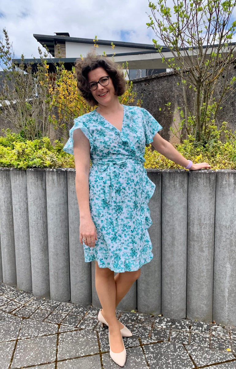 Papierschnittmuster Wickelkleid Holly Damen von Fadenkäfer