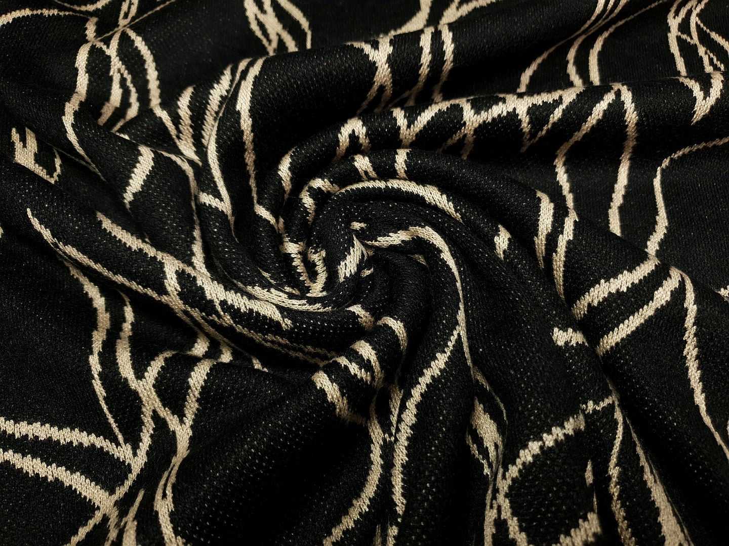 Jacquard Pinselstrich schwarz/sand