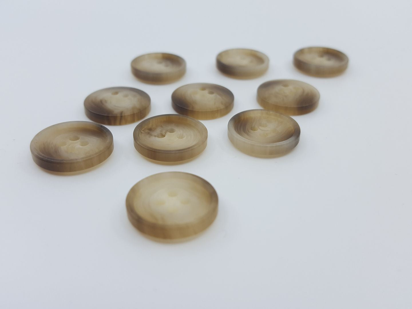 Kunststoffknöpfe mit Rand schlamm/beige gesprengelt 27mm