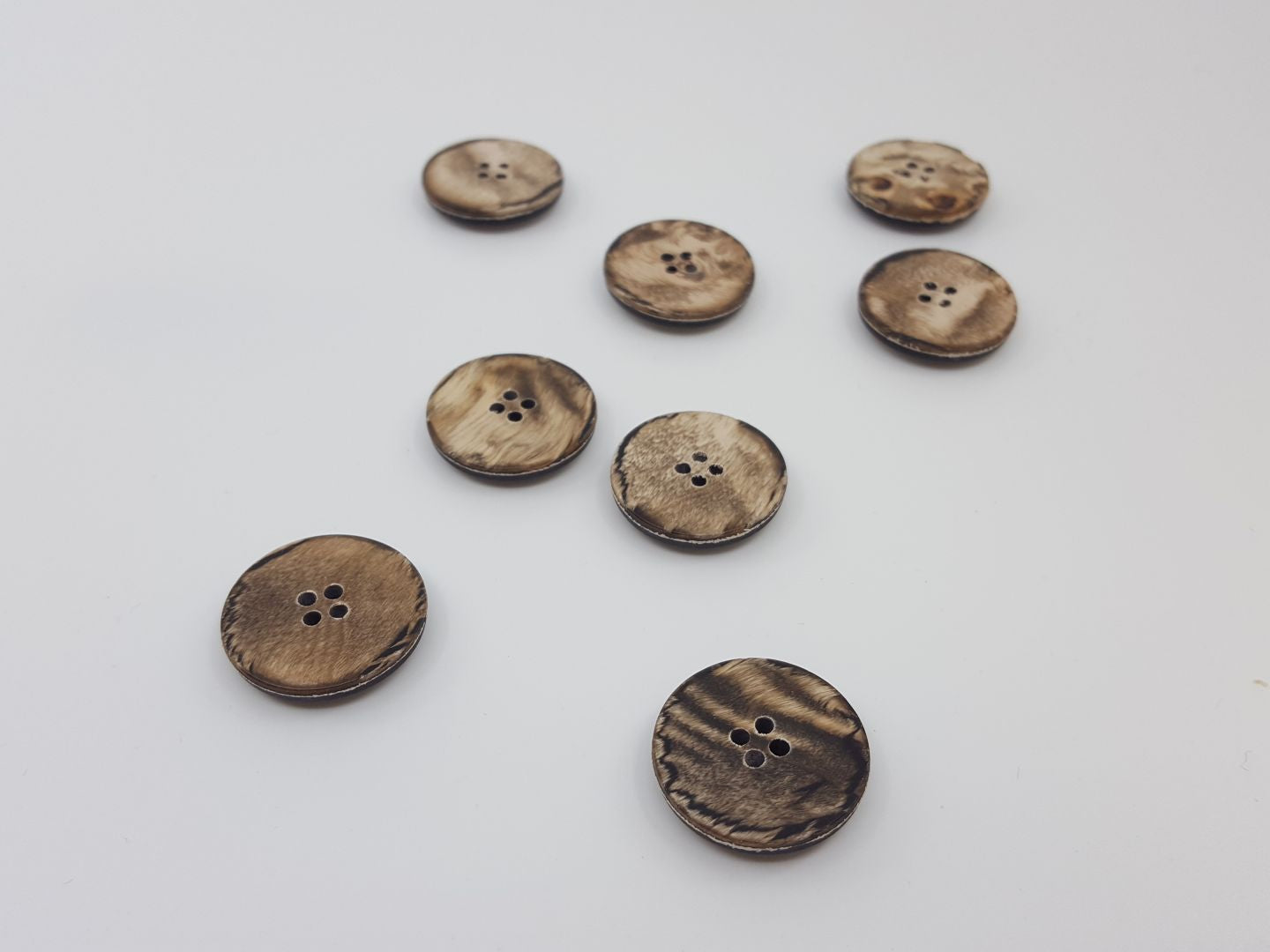 Kunststoffknöpfe mit Holzstruktur beige 25mm