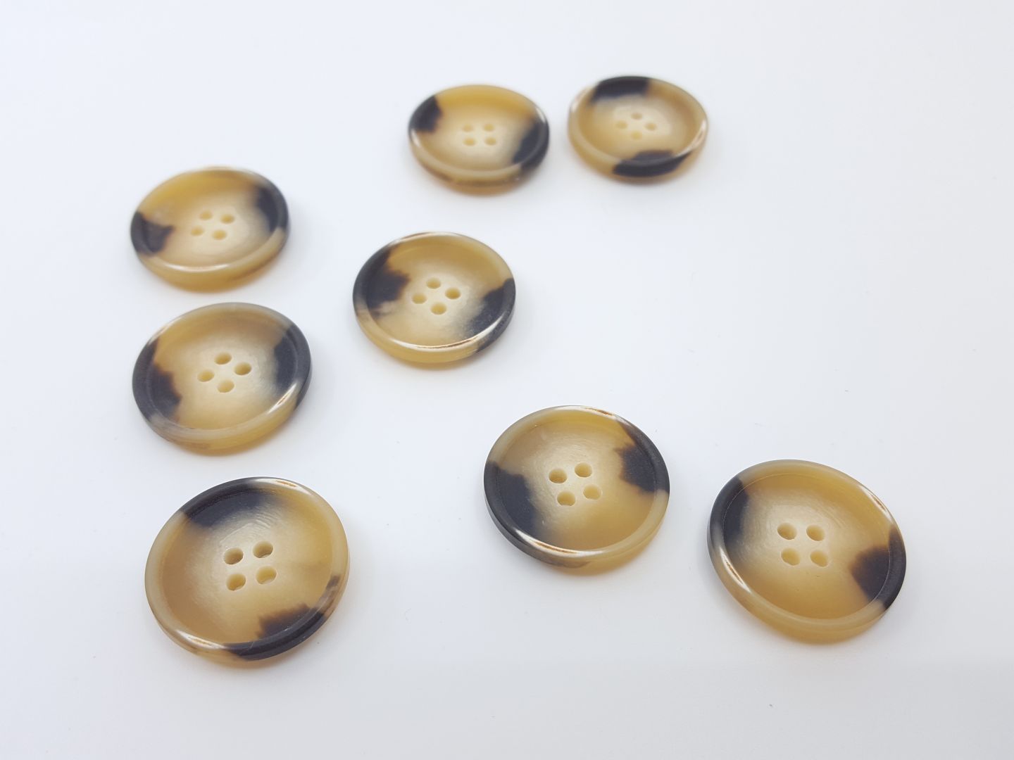 Kunststoffknöpfe mit Rand beige 22mm