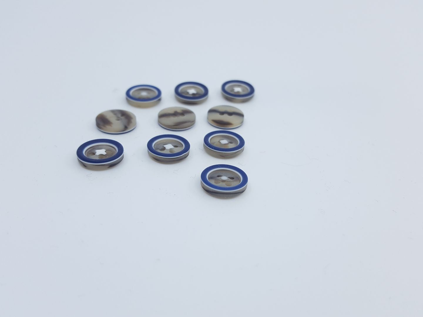 Kunststoffknöpfe mit Rand blau/grau 10mm