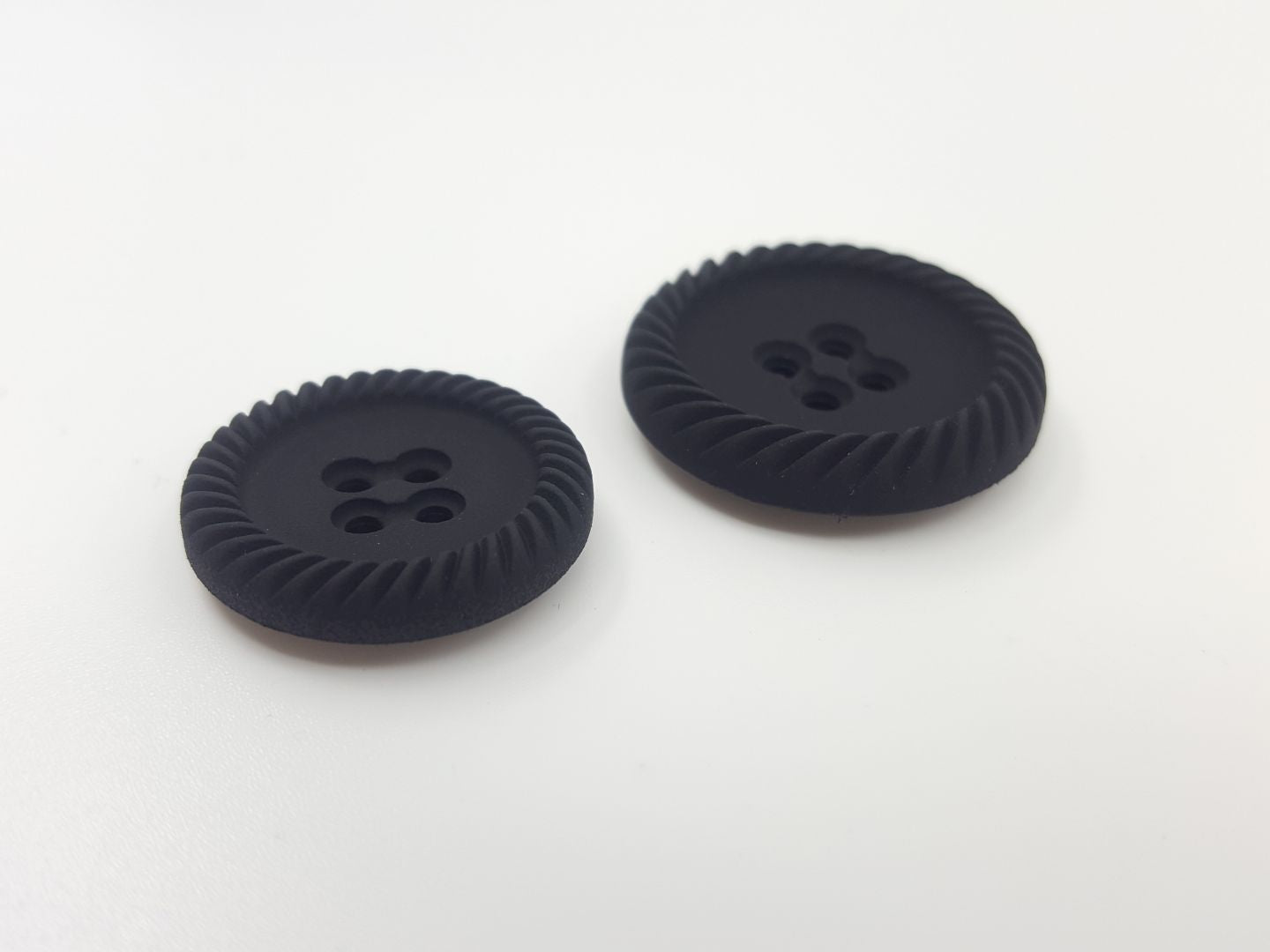 Kunststoffknöpfe mit Rand schwarz 23mm