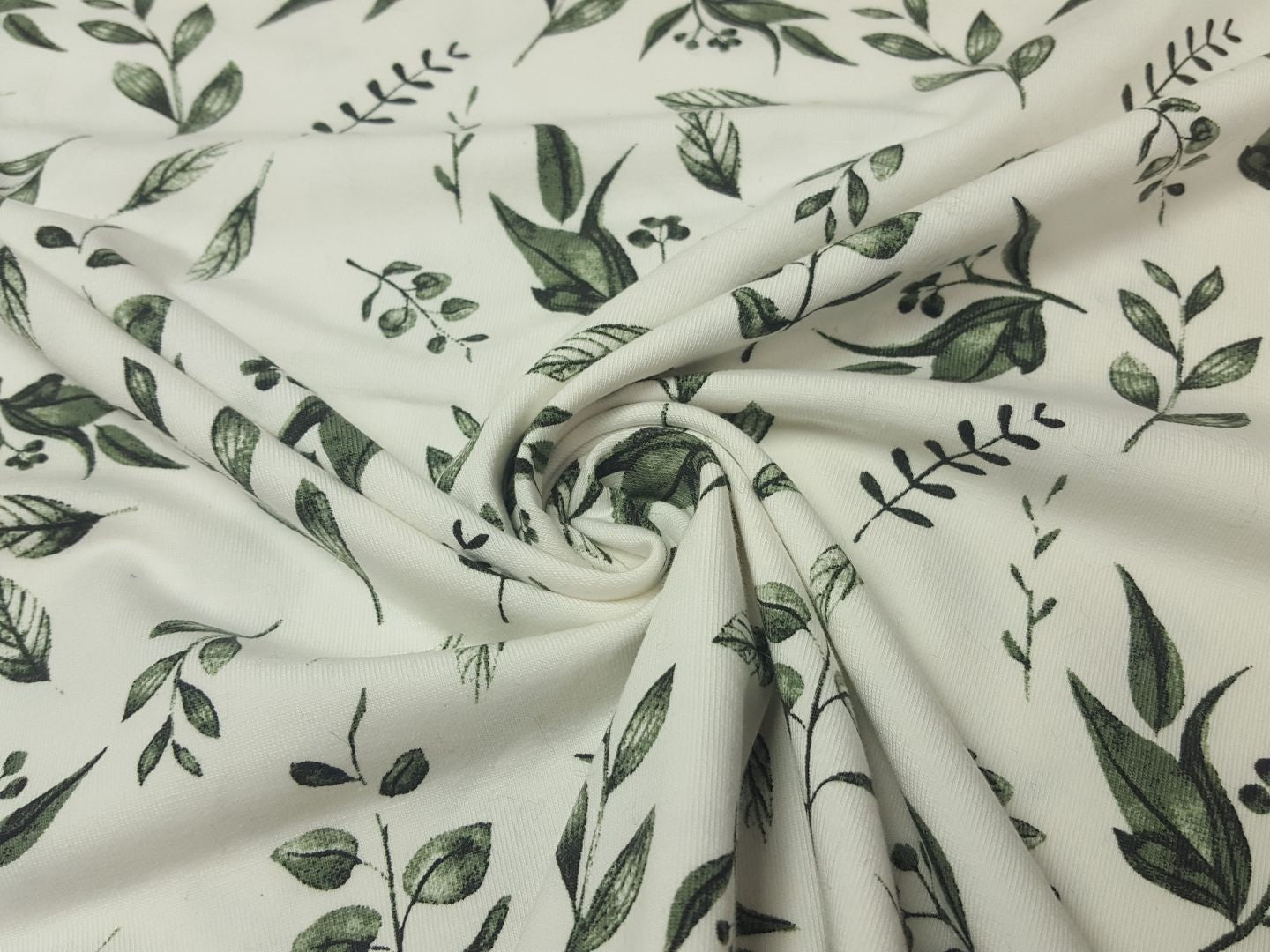 Leaves offwhite/dusty green