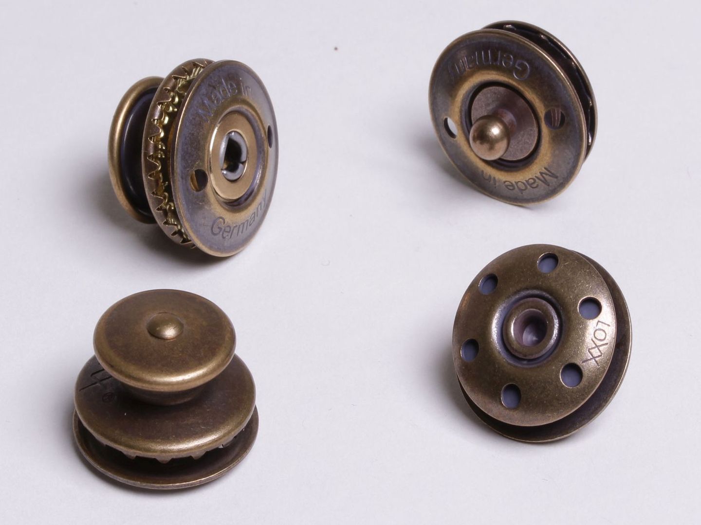 LOXX Knöpfe altmessing