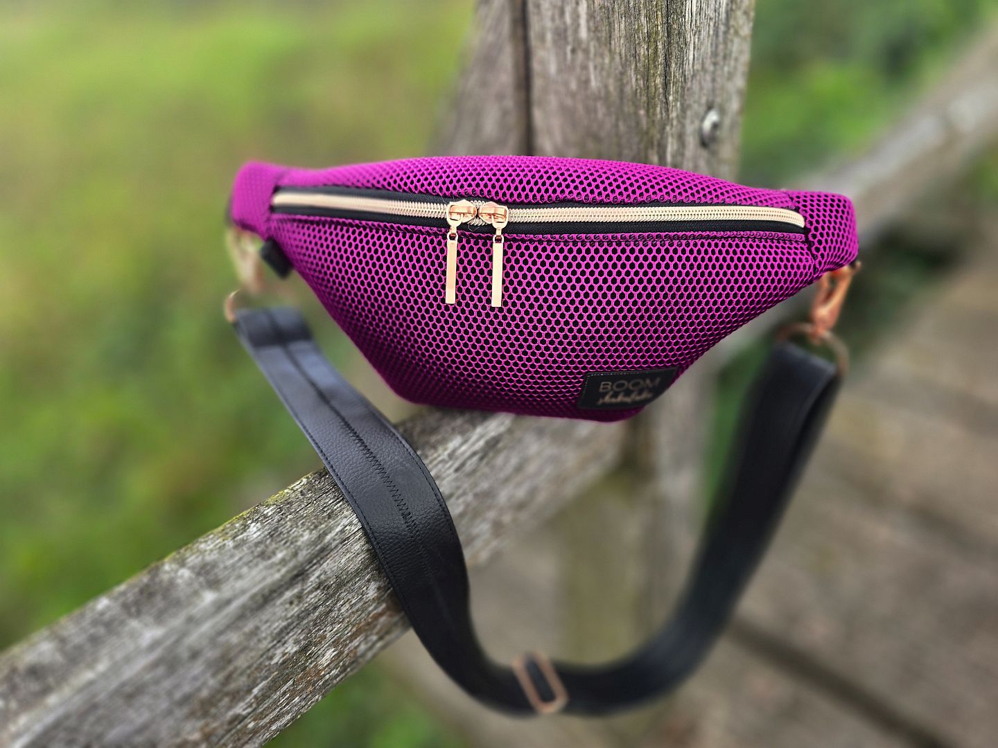 Mesh fuchsia