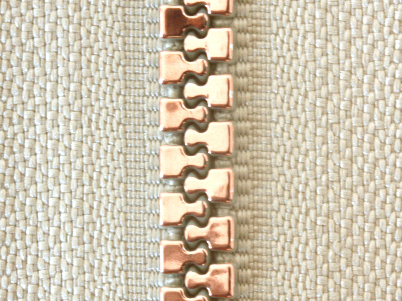 metallisierter Jacken Reissverschluss teilbar 65 cm beige