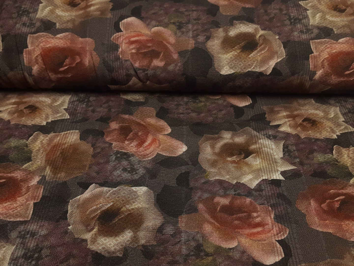 North Roses dunkelbraun/offwhite/altrosa