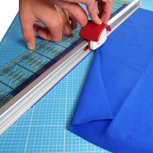 Patchwork Lineal mit integriertem Rollschneider