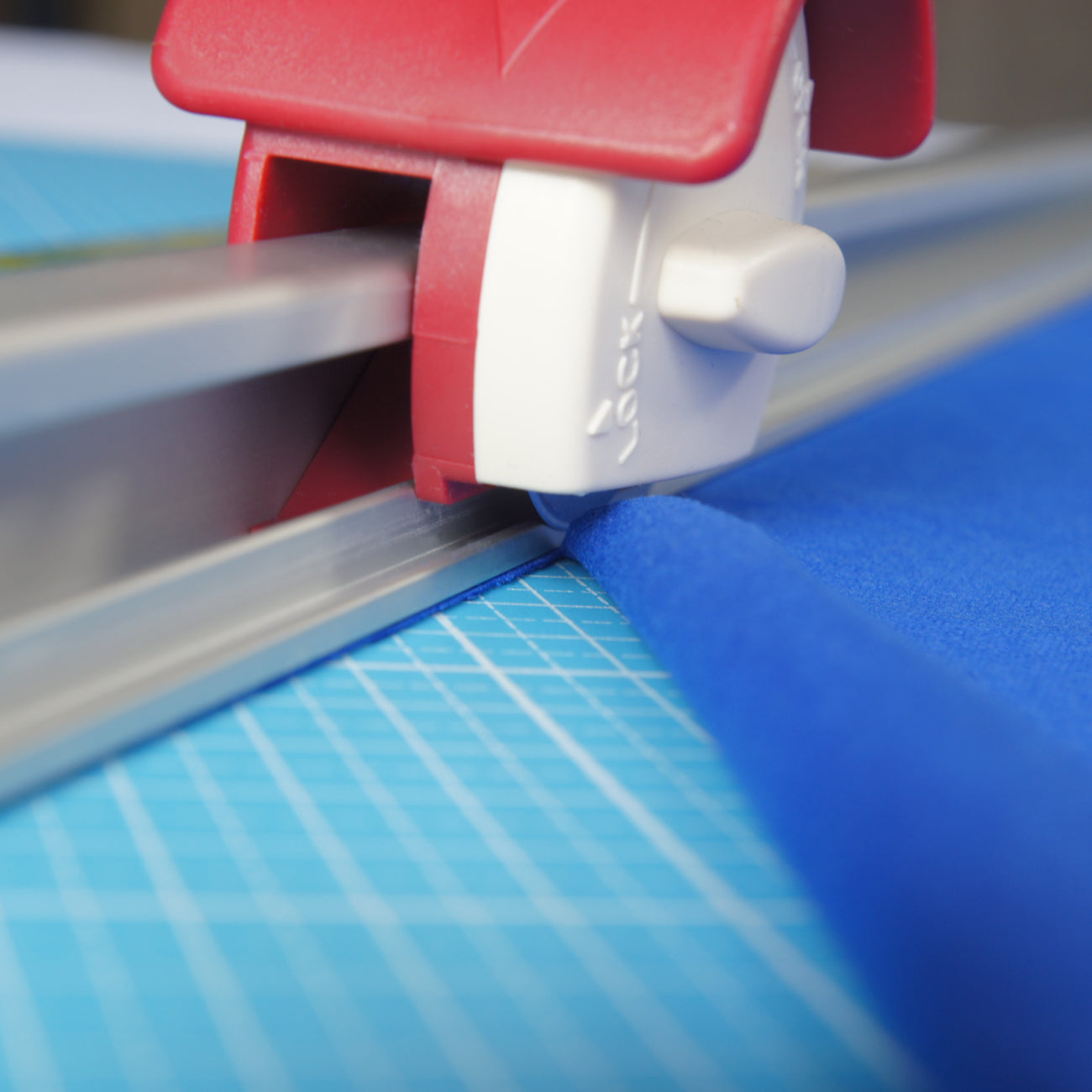 Patchwork Lineal mit integriertem Rollschneider