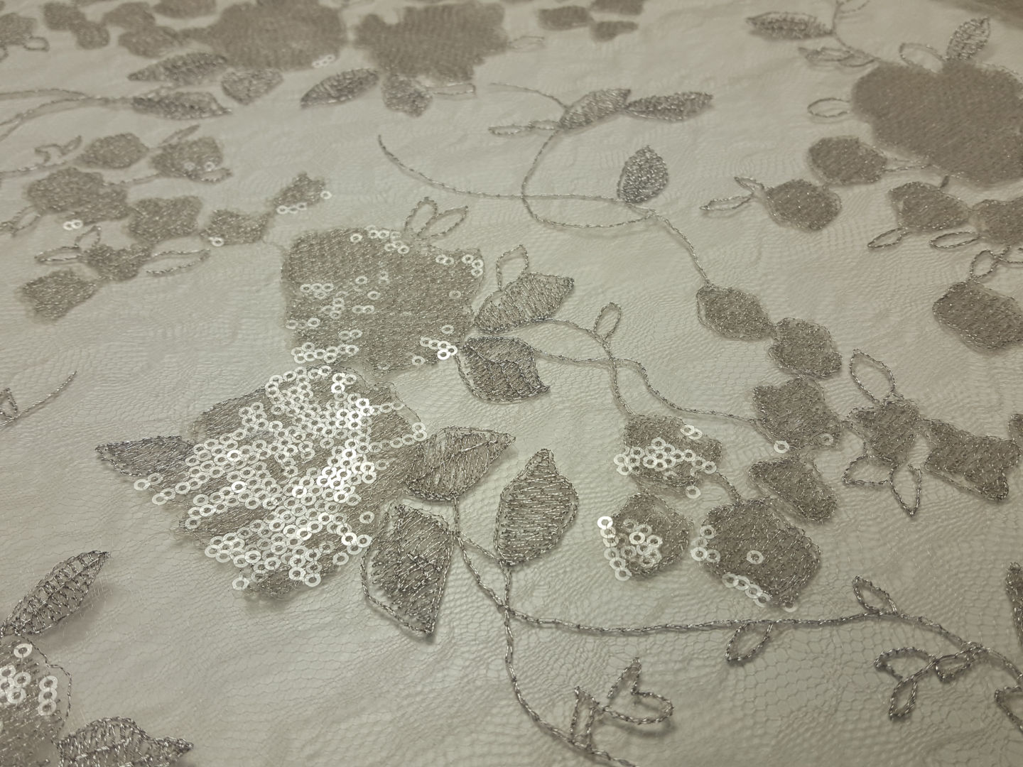 Persephone Pailetten Tüll silbergrau