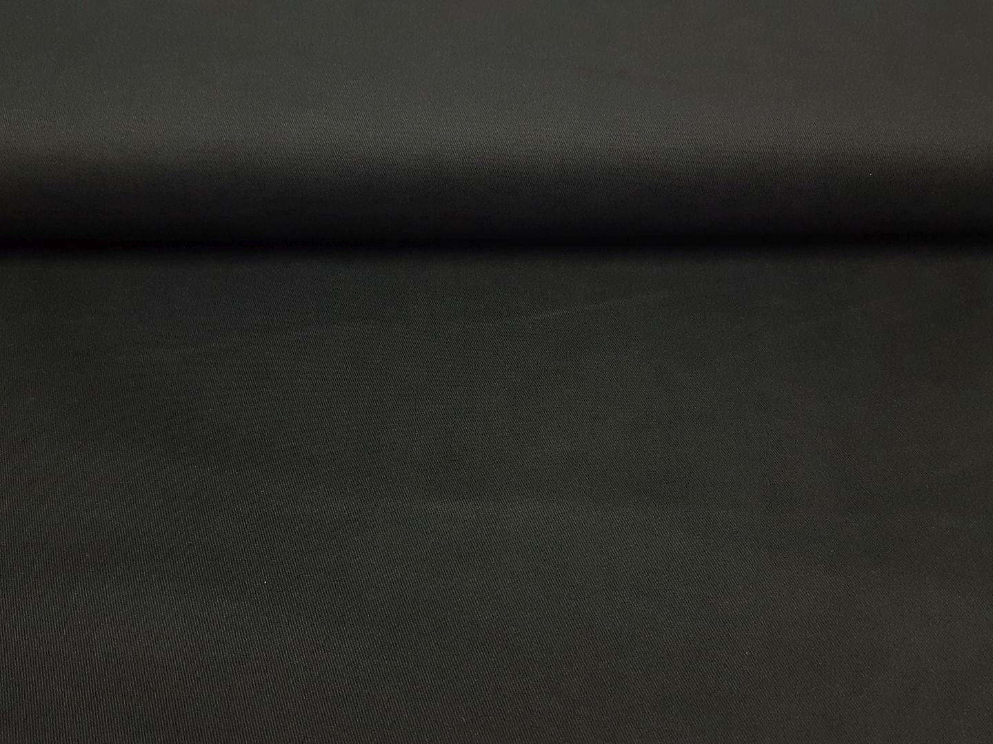 Sara-Uni schwarz