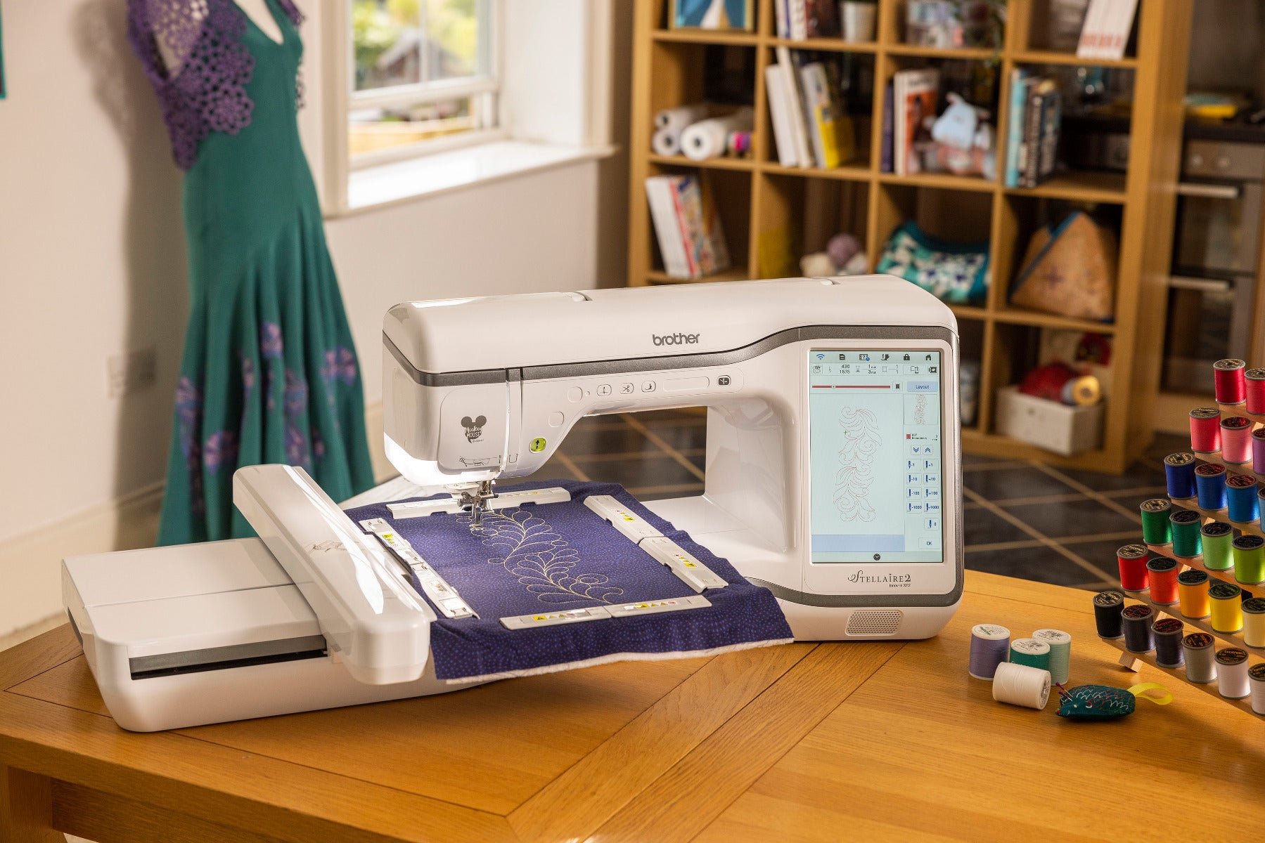 Brother Stellaire XE2 Stickmaschine mit LED-Pointer & Disney