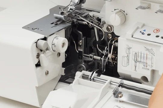 Juki MO-3500 Sumato Overlockmaschine mit Lufteinfädelung