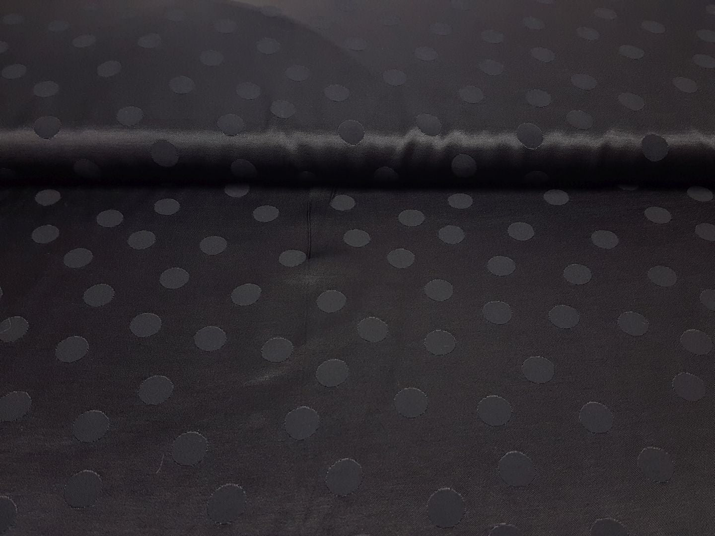 Viskosesatin Dots schwarz