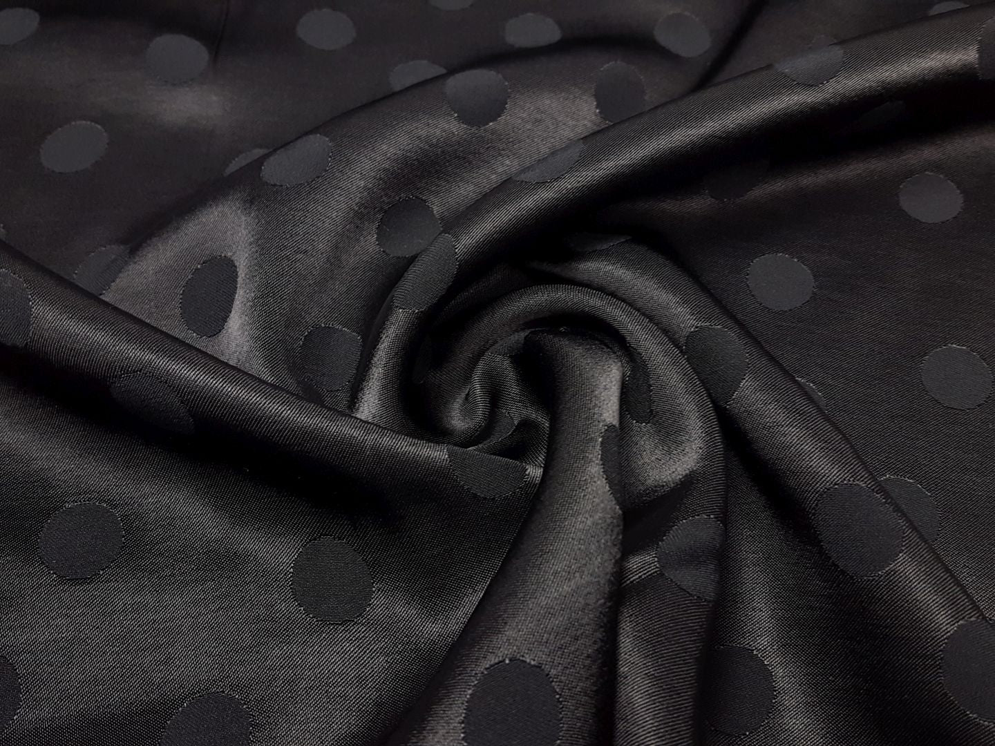 Viskosesatin Dots schwarz