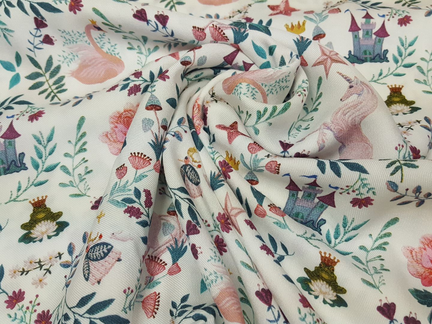 Viskosetwill Felicity offwhite-pastell