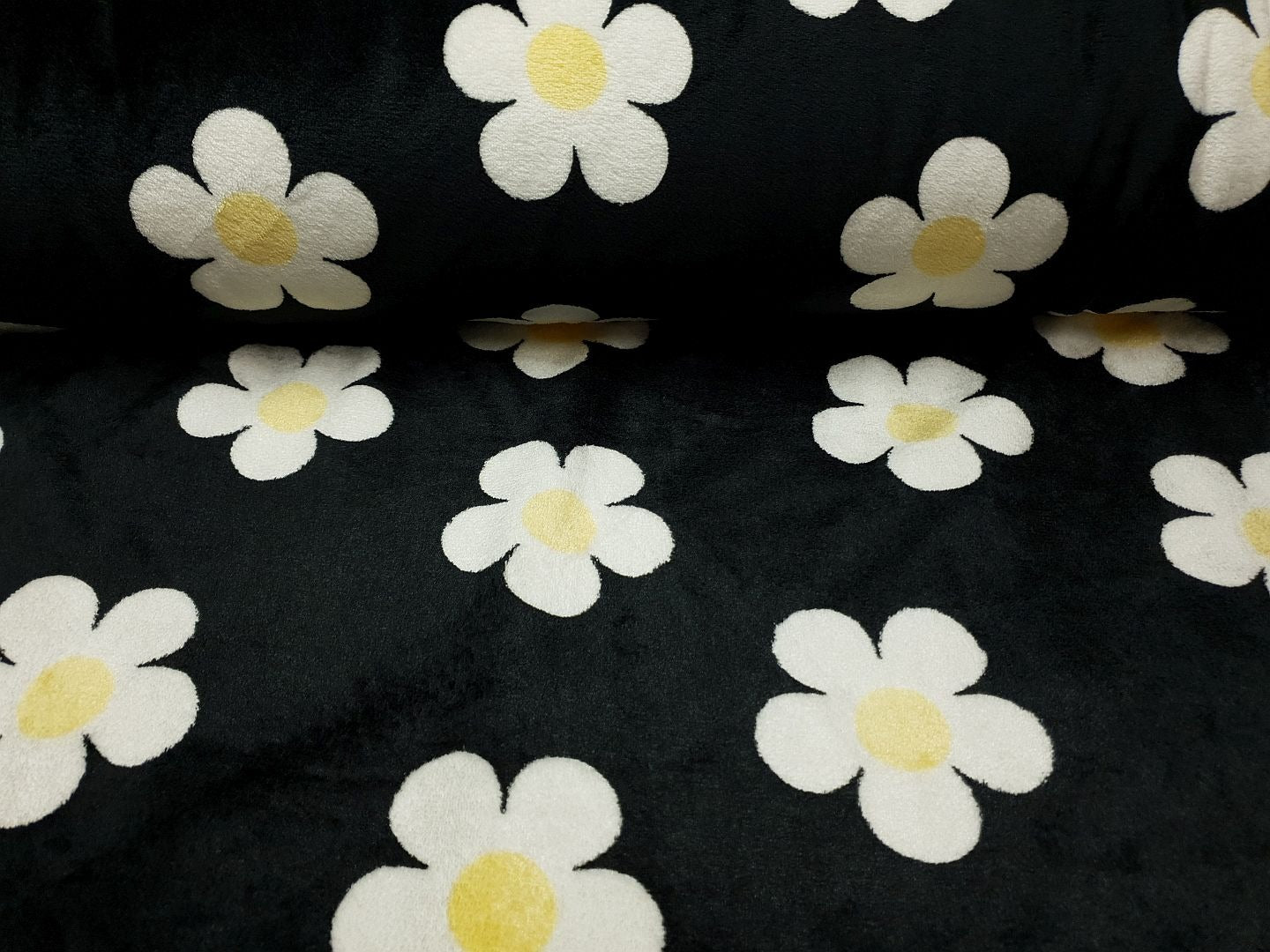 Wellnessfleece Flowers schwarz/offwhite/gelb