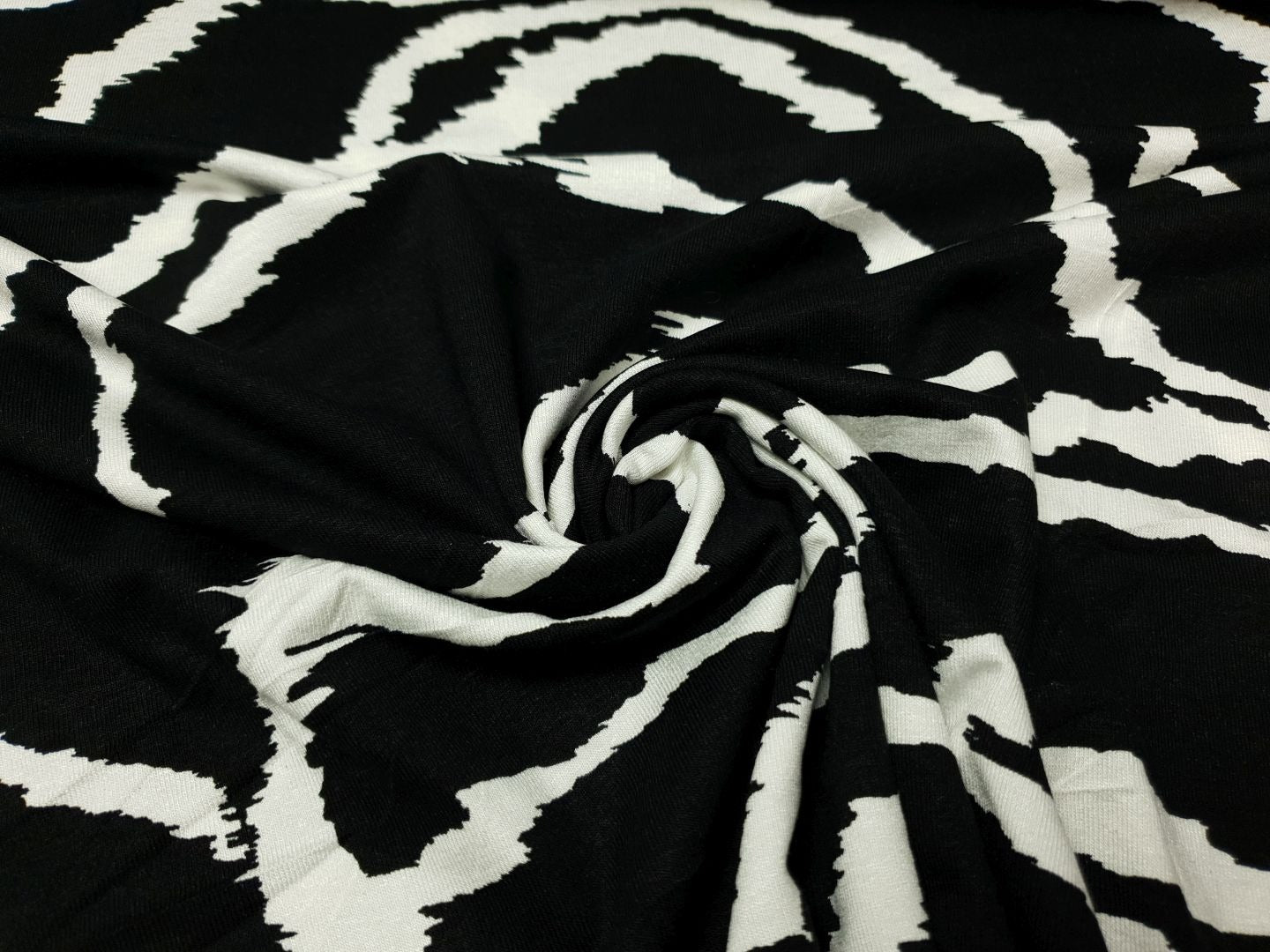 ZigZag schwarz/weiss